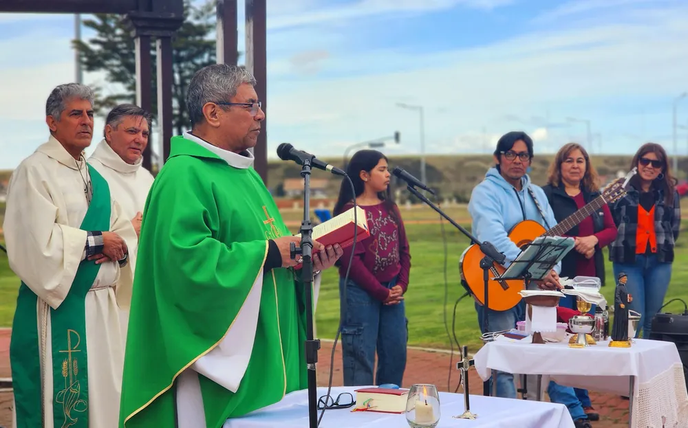 Padre Rodolfo Olmedo misa en la Glorieta